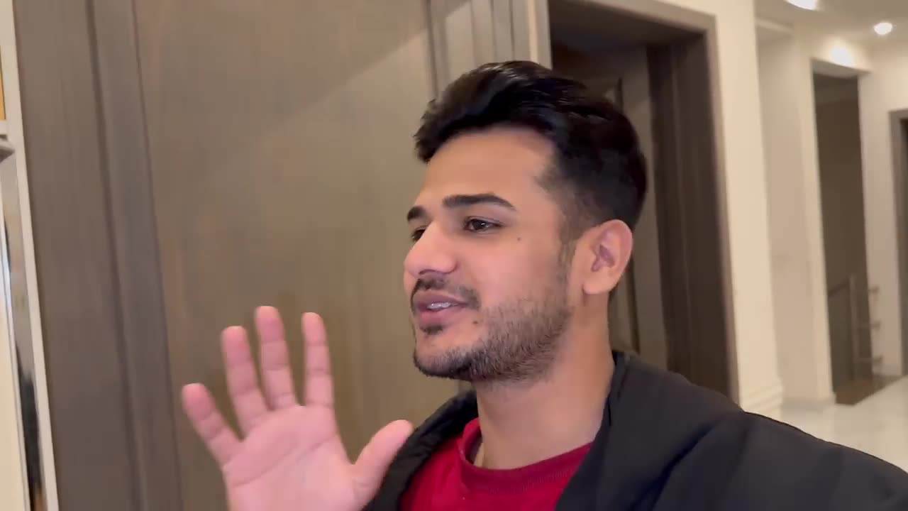 Sari Family Umrah Kay Liye Rawana __ Sab Ko Ihram Pehnna Sikhaya