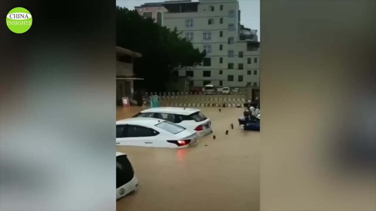 4-Storeys High Floods, NO warning for dam water release 10 provinces in southern China are flooding