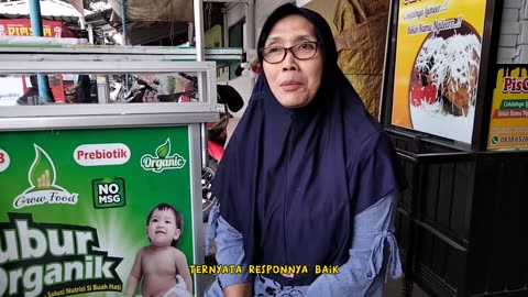 IBU JUALAN REBUNG AYAM DAN DAGING