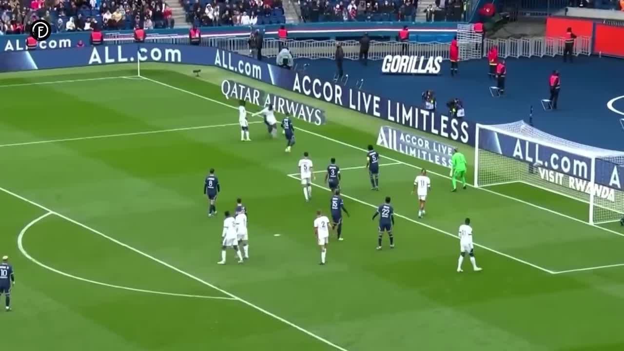 Messi defending skills that shocked the whole World