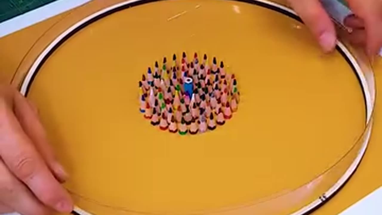 Creating DIY clock from coloured pencils