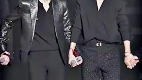 v holding jimin hands❤❤