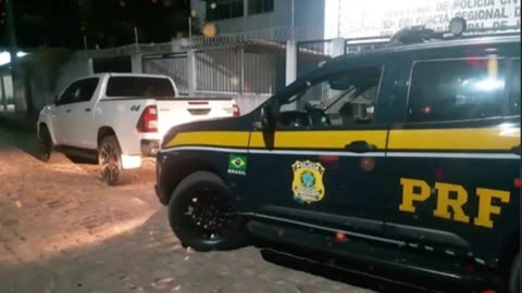 Nos primeiros dias de Carnaval, PRF prende sete pessoas e recupera veículos e arma de fogo no RN.