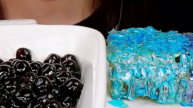Raw HoneyComb Tapioca Pearls #zoeyasmr #zoeymukbang #bigbites #mukbang #asmr #food #먹방 #틱톡푸드 #rawhon