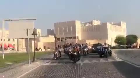 Bolsonaro é tão mito que faz Motociata em Doha - Qatar