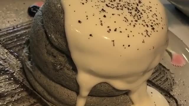 FLUFFY OREO LAVA PANCAKES🥞