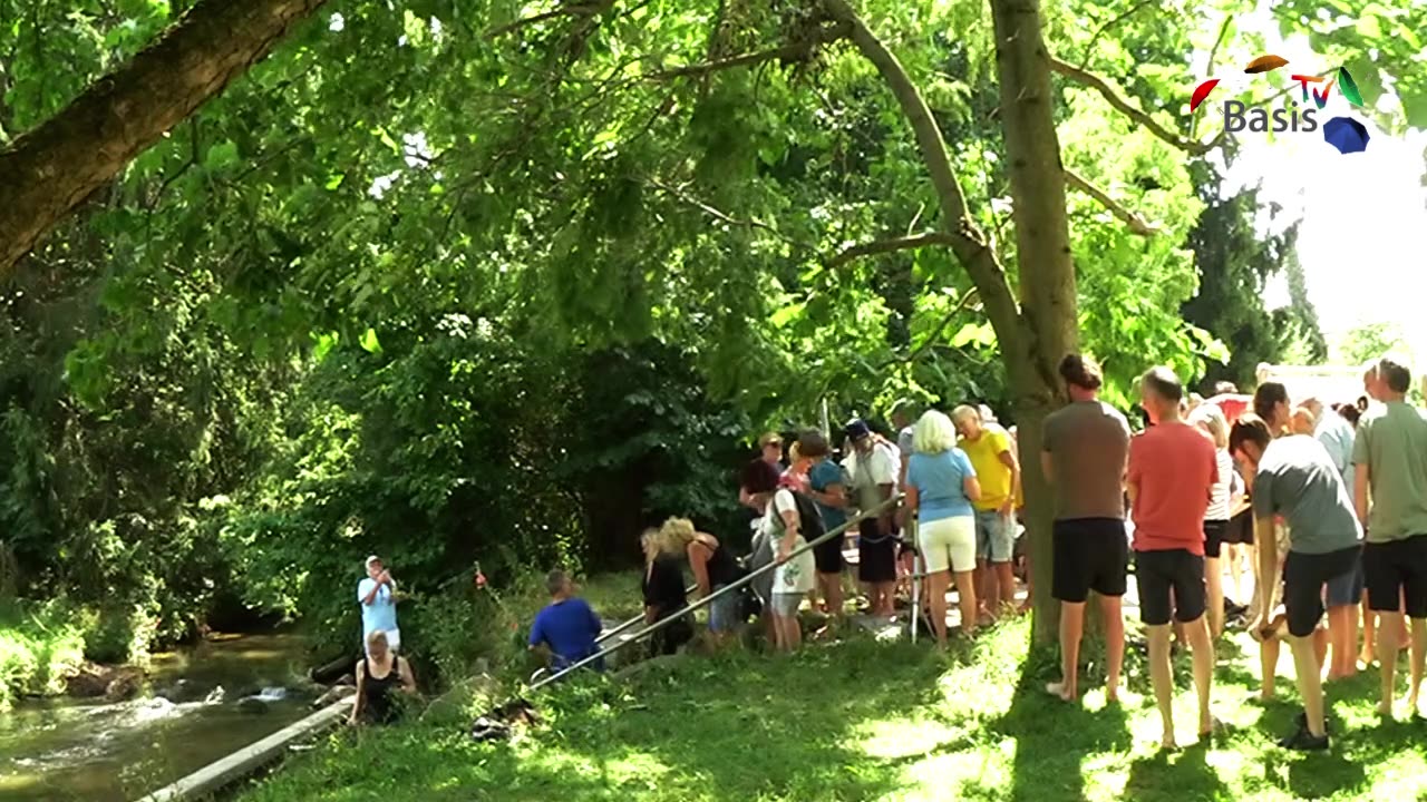 Erfrischendes Wassertreten fürs Guinness Buch der Rekorde / Guinnness World Records