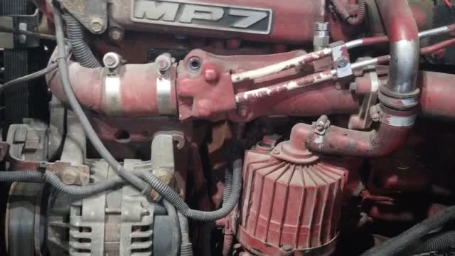 #1122 2004 Mack MP7 RETAIL