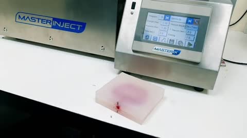 Injecting wax into rubber mold for casting jewelry