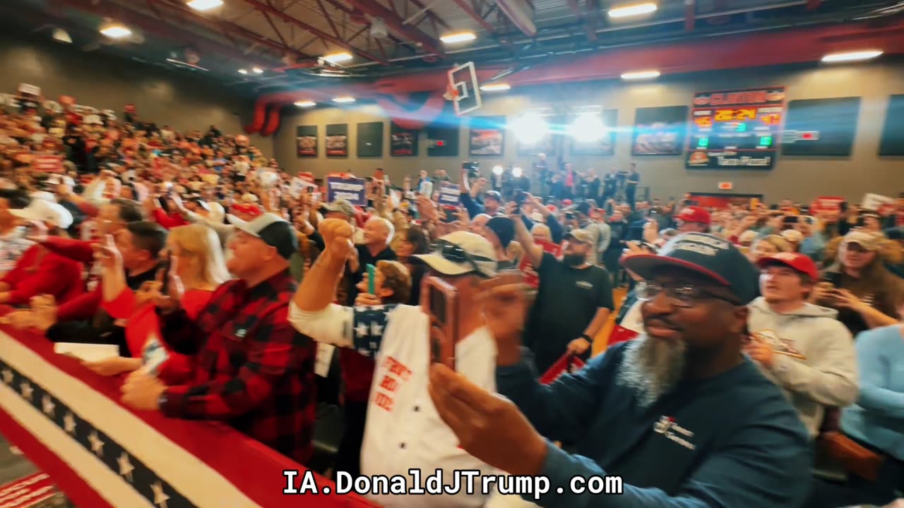 🇺🇸🦅#Trump2024 #MAGA Donald Trump in Clinton - Iowa