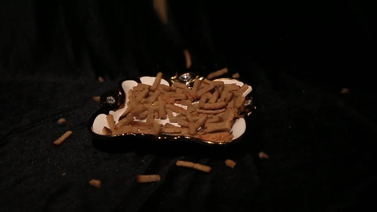 crackers 3 crusts of drying snacks for beer are thrown into a plate white on a black background 1