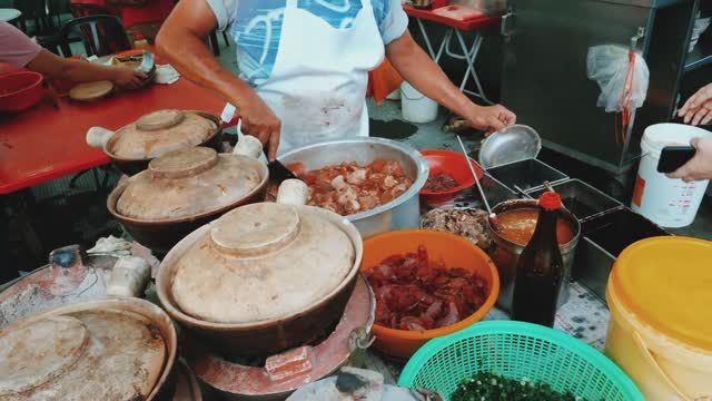 How to cook the most delectable claypot steamed | chicken rice | Malaysian Street food