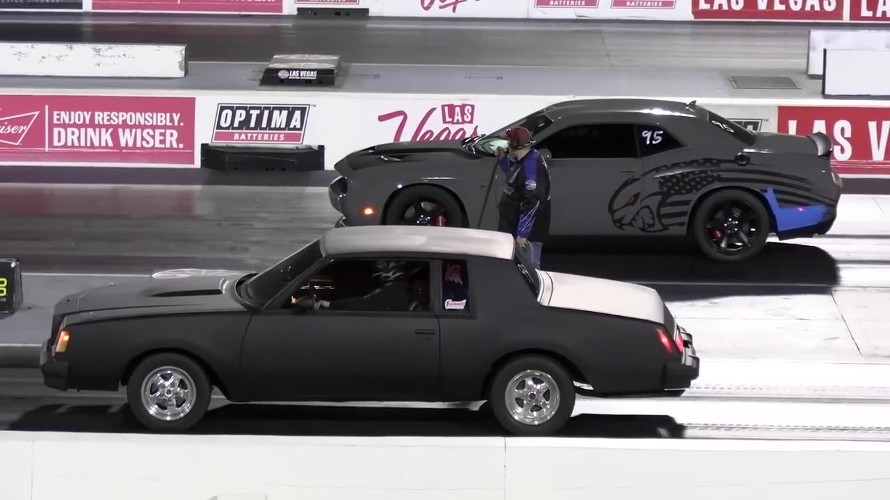 Hellcat vs Z06 Corvete race