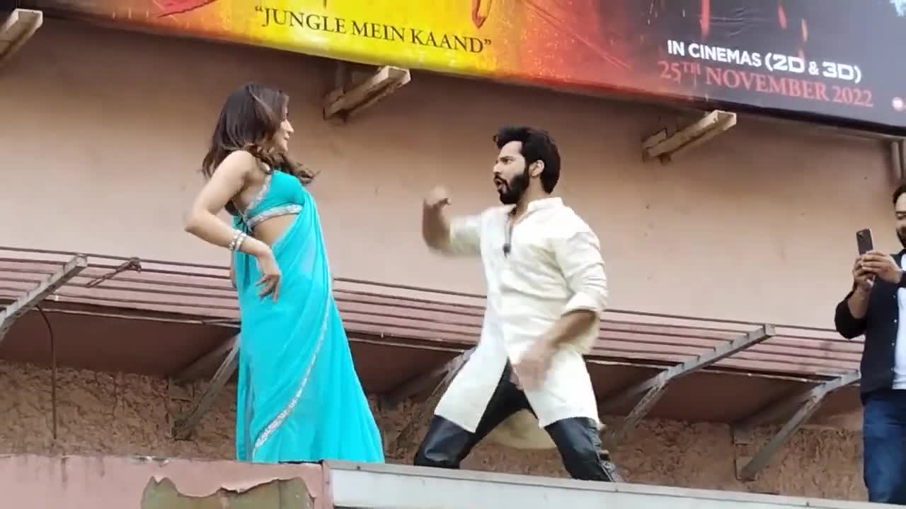 Dance Performance Live of Varun dhawan and Kriti sanon | Thumkeshwari | Bhediya