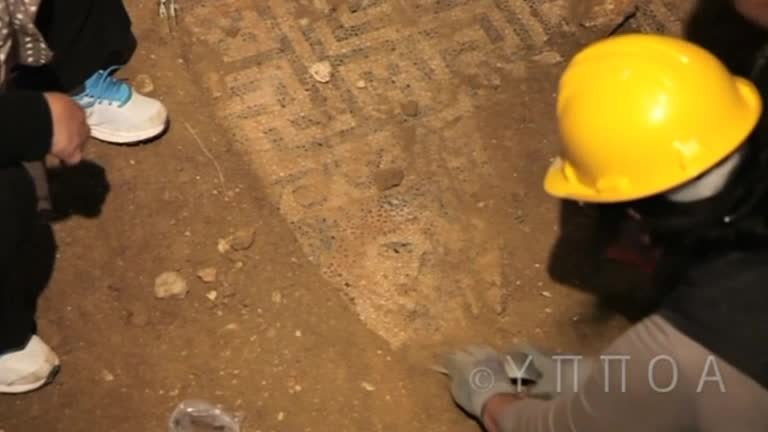 Skeletons found in Greek archaeological tomb