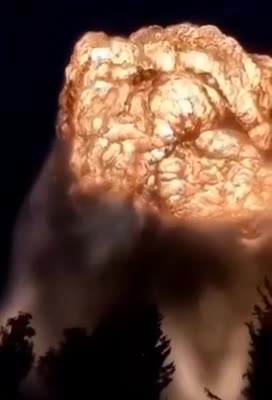 Ruský úder na ukrajinský muničák ve Chmelnickém 12.5. 2023