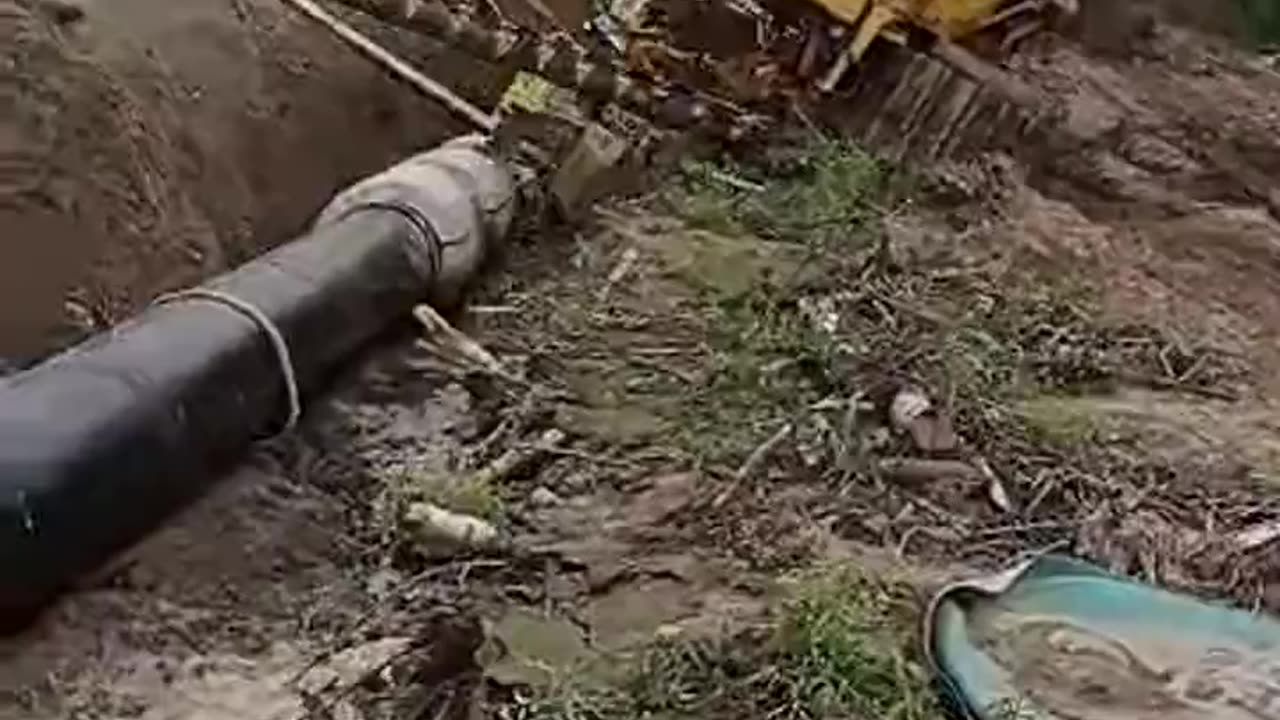 Someone Loses Control When Laying Pipe - They Drop It, Tip Over And Cause Chain Reaction