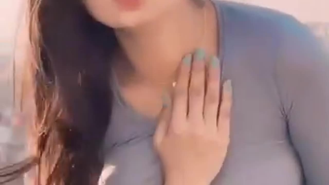 Hot looks Indian girl