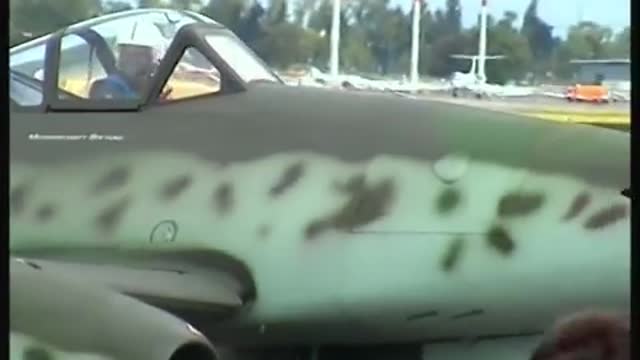 Messerschmitt Me 262 "Schwalbe" - First Flight Over Berlin after 61 Years, Historical Footage!