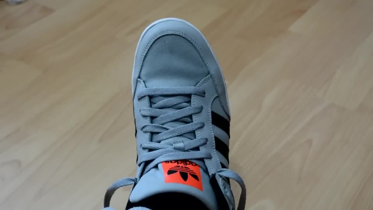How to tie a shoelace in 2 seconds