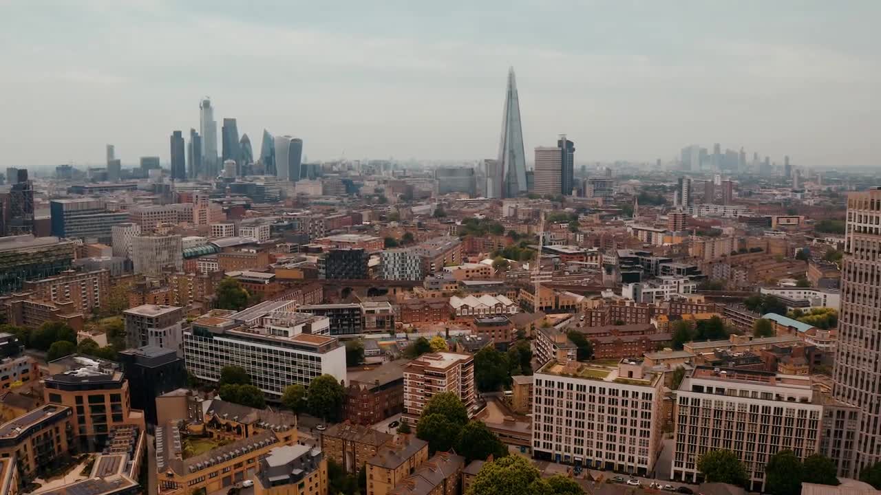 London in 8K ULTRA HD - The heart of United Kingdom (60 FPS)