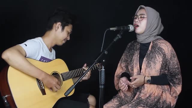 DON'T LOOK BACK IN ANGER - OASIS (LIVE COVER INDAH YASTAMI)