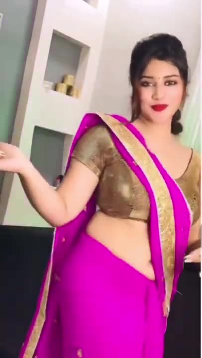 Hot Girl in Saree Dance