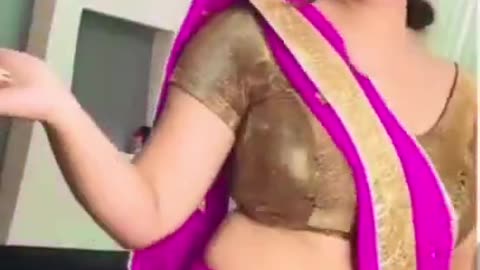 Hot Girl in Saree Dance