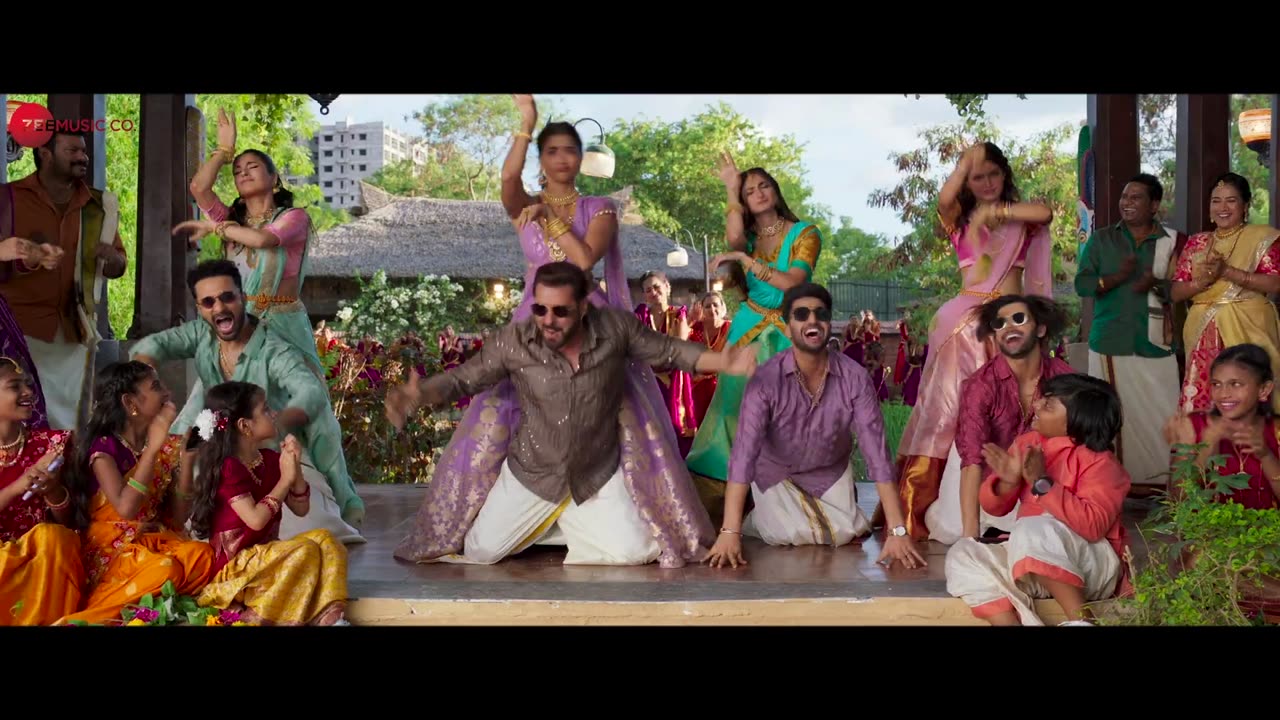 Lets Dance Chotu Motu - Kisi Ka Bhai Kisi Ki Jaan | Salman Khan | Yo Yo Honey Singh, Devi Sri Prasad