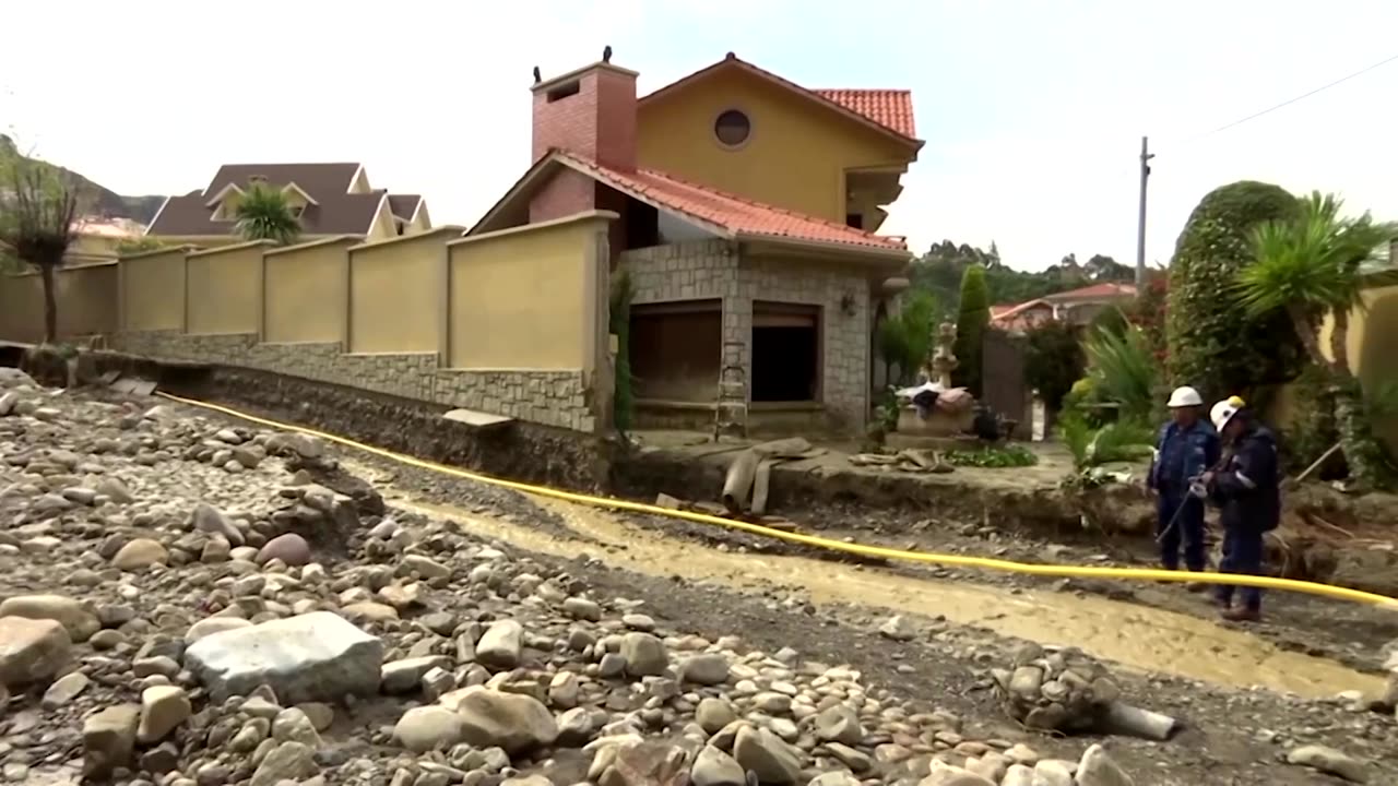 Overflowing river destroys homes, streets in Bolivia