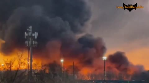 ►⚡️🇺🇦🇺🇸INFERNO ENGULFS UNDELIVERED UKRAINE WEAPONS WAREHOUSE NEWARK AIRPARK NEW JERSEY