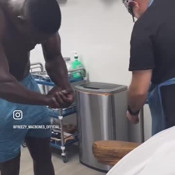 This massage feels different.. ain’t easy being freezy 😁😁😂😂🤣🤣