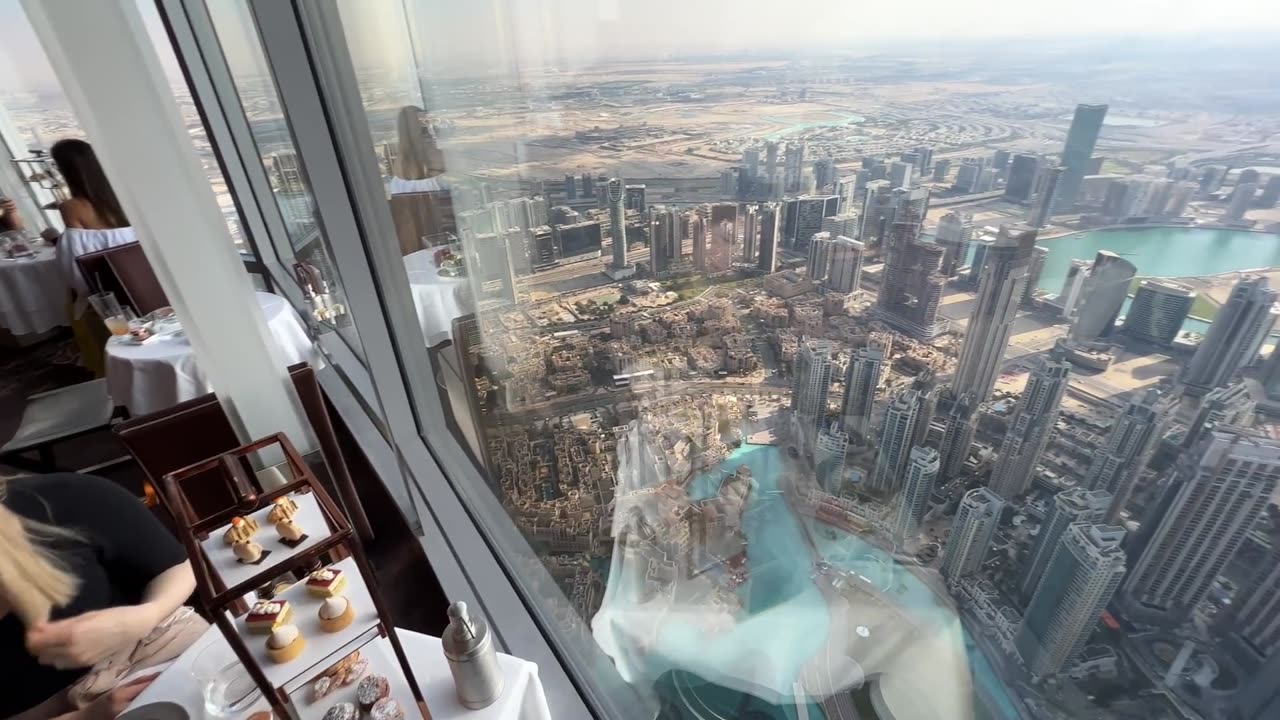 Top of Burj Khalifa - Drinking 24 Carat Gold Coffee! टॉप बुर्ज खलीफा ड्रिंकिंग 24 कैरेट गोल्ड कॉफ़ी