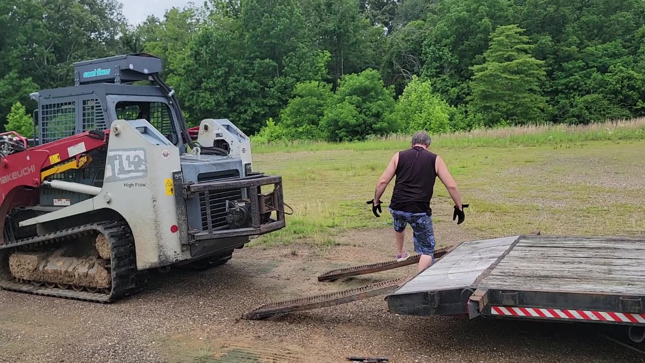 CAME WITH A FREIGHTLINER & LEFT WITH A TRACKLOADER / Greenfield, TN