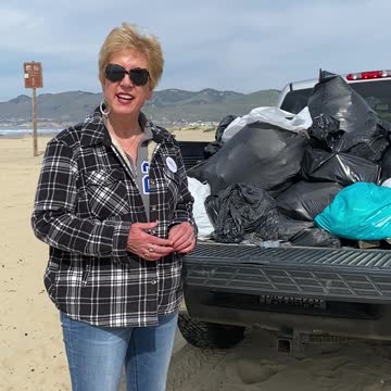 Beach Clean Up with Stacy Korsgaden 🌟 2/26/22