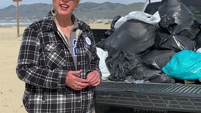 Beach Clean Up with Stacy Korsgaden 🌟 2/26/22