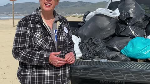 Beach Clean Up with Stacy Korsgaden 🌟 2/26/22