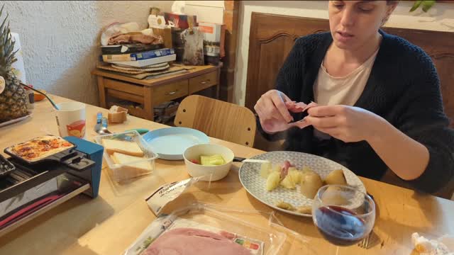 2023-01-02 (6) - raclette ?? (live parallèle) - Twitch Triskelina