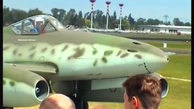 Messerschmitt Me 262 "Schwalbe" - First Flight Over Berlin after 61 Years, Historical Footage!