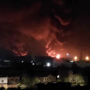 Nachtangriff mit 20 Kamikaze-Drohnen: Inferno auf russischem Armee-Flughafen