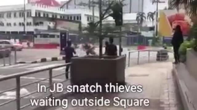 Rumours of snatch thieves awaiting S'pore visitors go viral, Johor police refute claims
