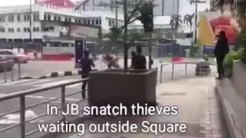 Rumours of snatch thieves awaiting S'pore visitors go viral, Johor police refute claims