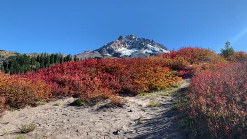 Oregon – Mount Hood – Basin Below us, Summit Above us – 4K