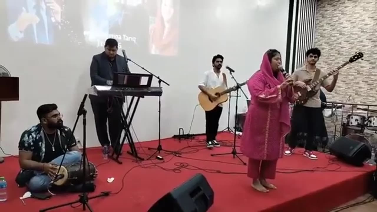 jakray azad hounday ny" by Tehmina Tariq in Dubai live worship