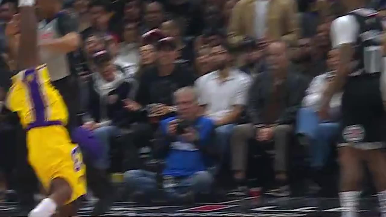 LeBron James CLUTCH BASELINE FADEAWAY + SOMERSAULT! | Lakers vs. Clippers