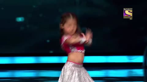 indian girl dance performens