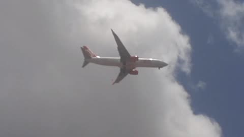 Boeing 737 MAX 8 PR-XMP vindo de Congonhas e Boeing 737-800 PR-GUP vindo de Brasília