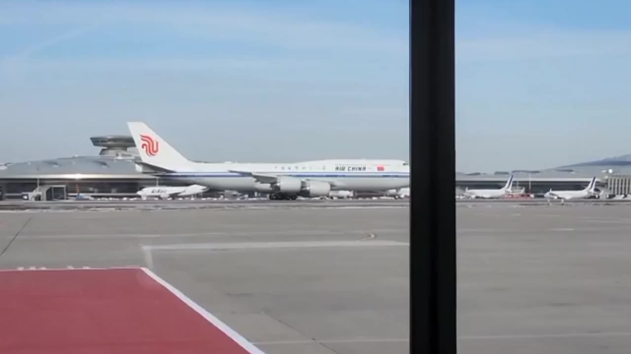 Chinese delegation lands at Moscow's airport