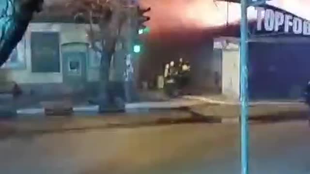 In Kherson, they still cannot put out a major fire in the central market area