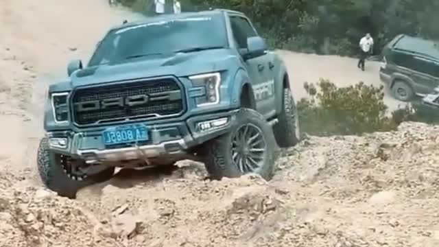 FORD 3.5T climbing mountains Grip all the way biggest hummer SUV